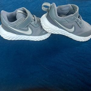 Nike revolution toddler sneakers size 5